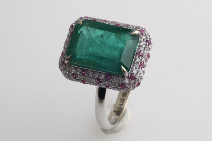 1123636-1 Ring 14K White Gold with Emerald and Diamonds