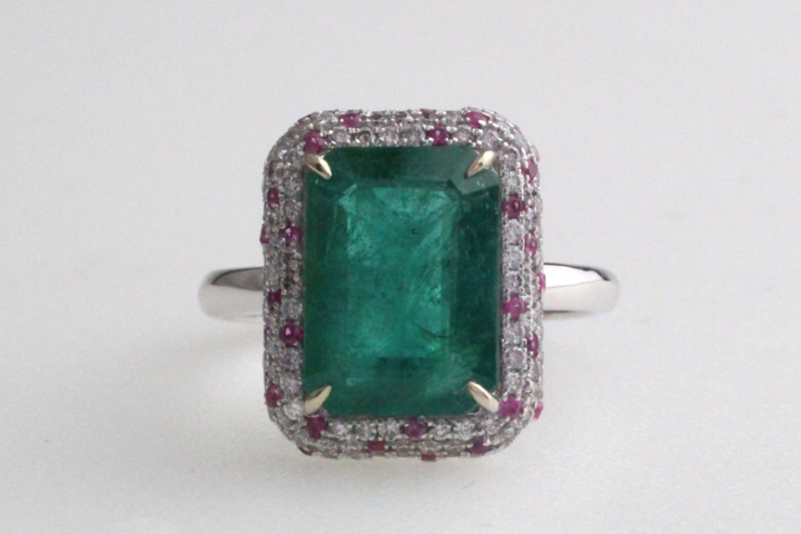 1123636-2 Ring 14K White Gold with Emerald and Diamonds