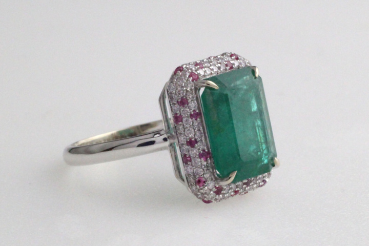 1123636-3 Ring 14K White Gold with Emerald and Diamonds