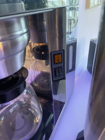 1066850-7 Coffee maker and larger thermos