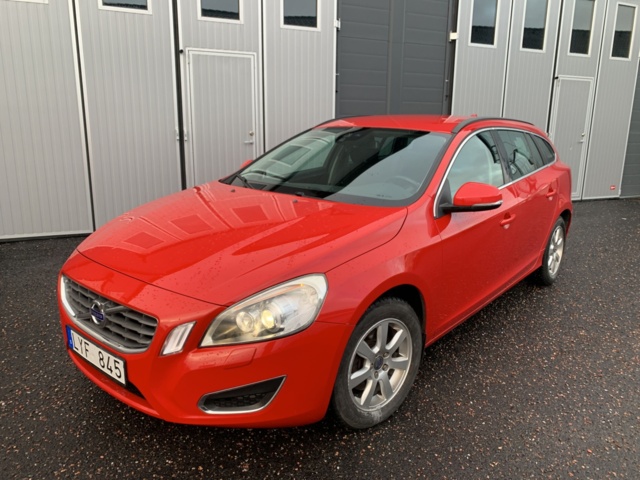 1123961-1 Volvo V60 T3 Manual, 150hp Momentum 2012