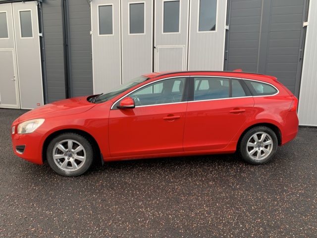 1123961-2 Volvo V60 T3 Manual, 150hp Momentum 2012