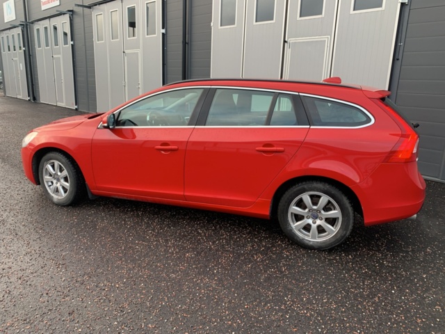 1123961-3 Volvo V60 T3 Manual, 150hp Momentum 2012