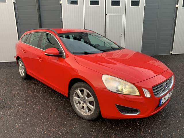 1123961-4 Volvo V60 T3 Manual, 150hp Momentum 2012