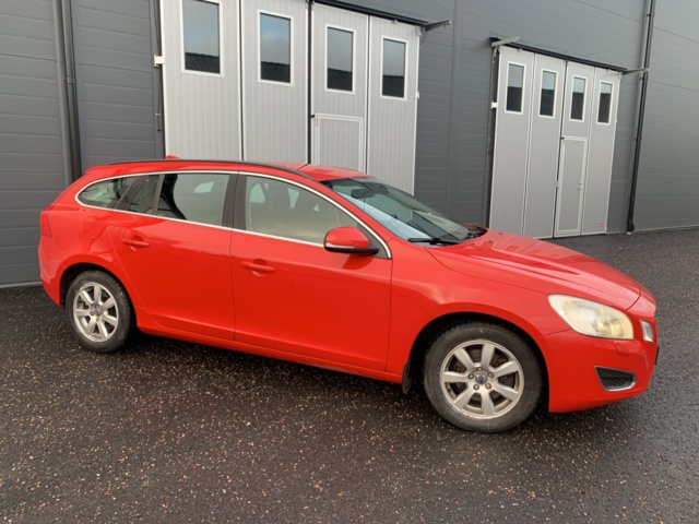 1123961-5 Volvo V60 T3 Manual, 150hp Momentum 2012