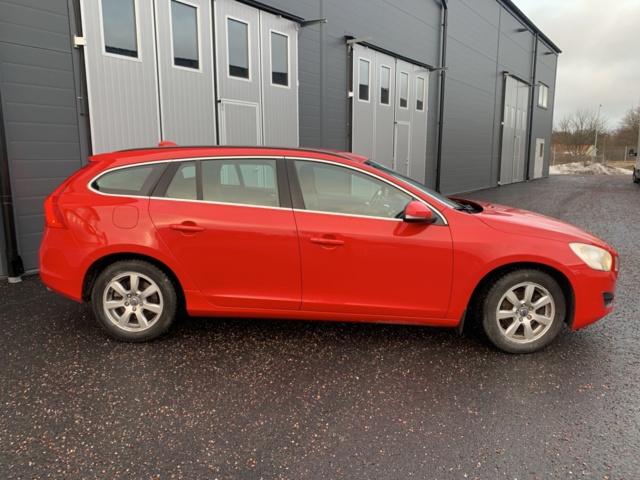 1123961-6 Volvo V60 T3 Manual, 150hp Momentum 2012
