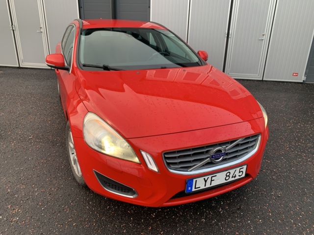 1123961-7 Volvo V60 T3 Manual, 150hp Momentum 2012