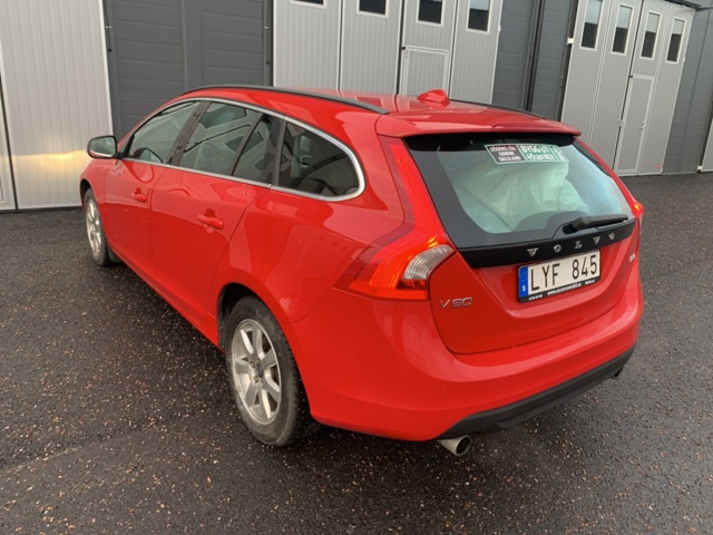 1123961-9 Volvo V60 T3 Manual, 150hp Momentum 2012
