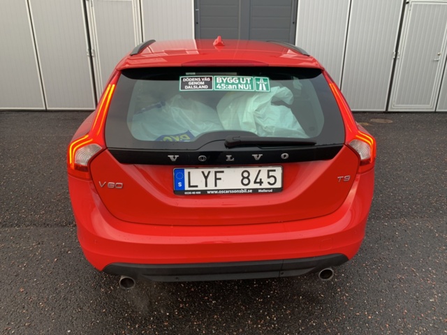 1123961-10 Volvo V60 T3 Manual, 150hp Momentum 2012