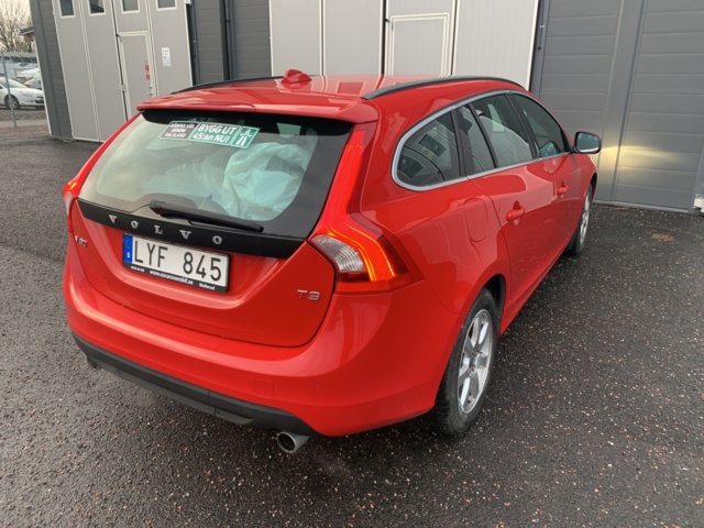 1123961-11 Volvo V60 T3 Manual, 150hp Momentum 2012