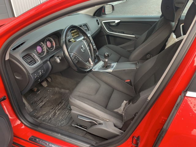 1123961-12 Volvo V60 T3 Manual, 150hp Momentum 2012