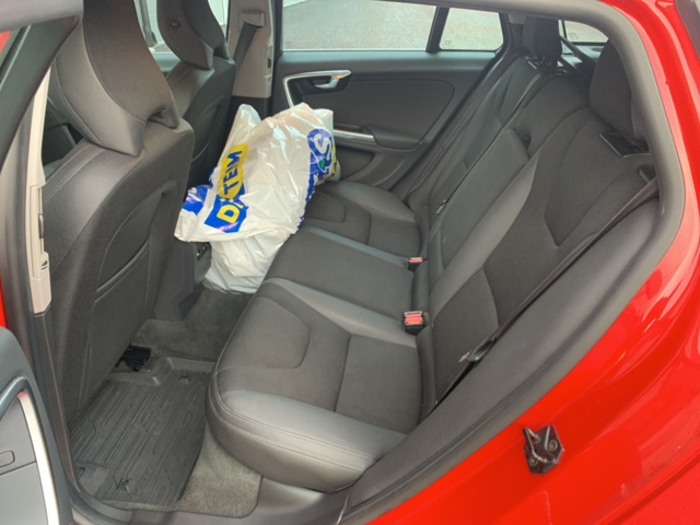 1123961-14 Volvo V60 T3 Manual, 150hp Momentum 2012