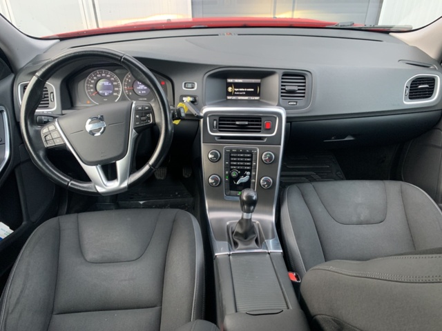 1123961-16 Volvo V60 T3 Manual, 150hp Momentum 2012