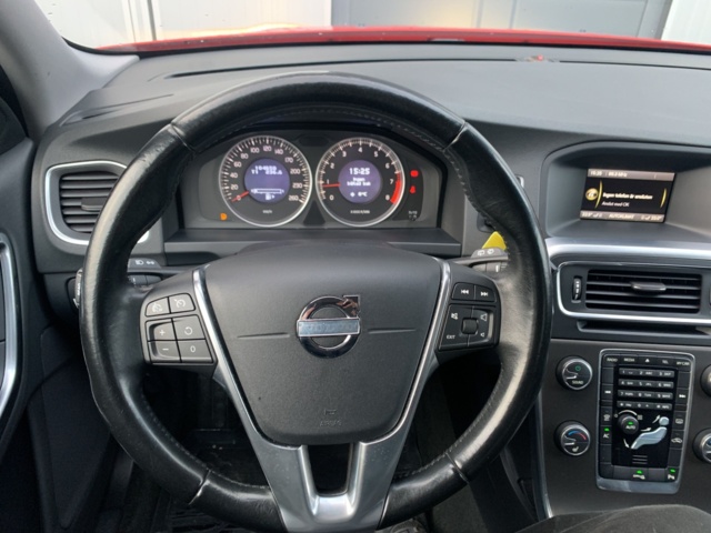 1123961-17 Volvo V60 T3 Manual, 150hp Momentum 2012