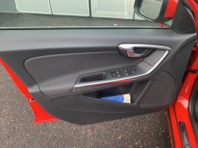 1123961-24 Volvo V60 T3 Manual, 150hp Momentum 2012