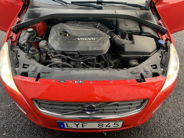 1123961-28 Volvo V60 T3 Manual, 150hp Momentum 2012