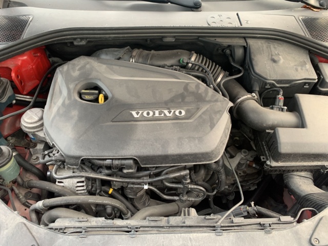 1123961-29 Volvo V60 T3 Manual, 150hp Momentum 2012
