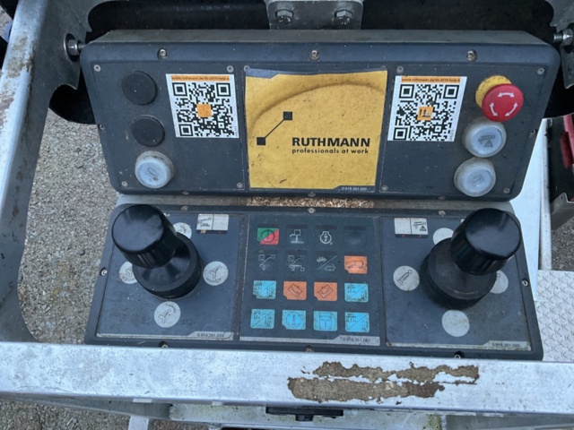 1061994-31 Mercedes-Benz Sprinter 314 CDI RWD Chassis 2.2 CDI with Ruthmann Lift TB 290