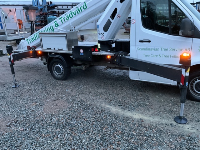 1061994-53 Mercedes-Benz Sprinter 314 CDI RWD Chassis 2.2 CDI with Ruthmann Lift TB 290