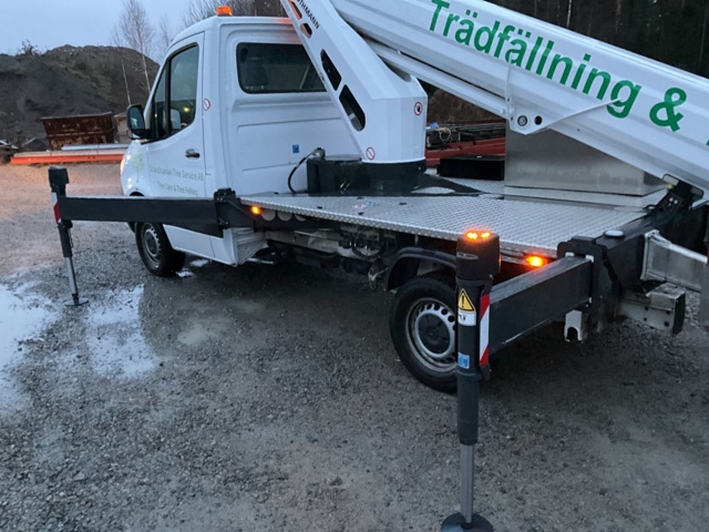 1061994-57 Mercedes-Benz Sprinter 314 CDI RWD Chassis 2.2 CDI with Ruthmann Lift TB 290