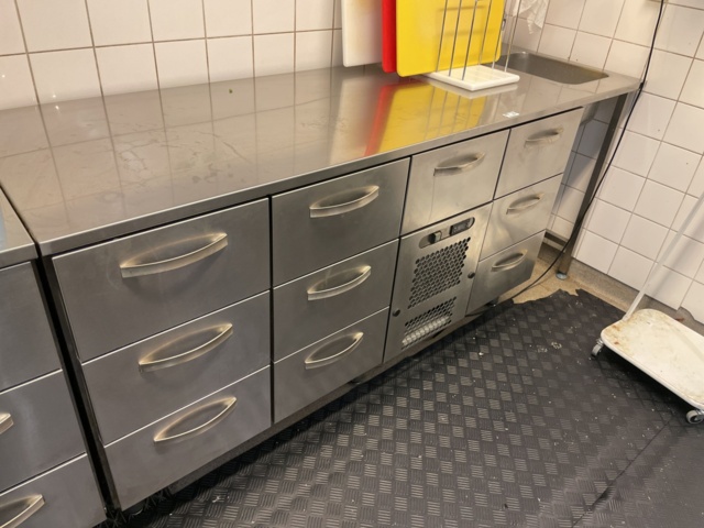 1085884-1 Cooler with 10 drawers & stainless steel workbench