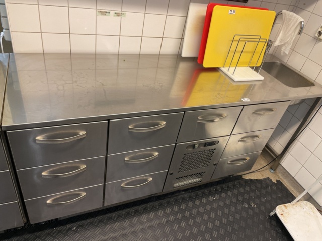 1085884-2 Cooler with 10 drawers & stainless steel workbench
