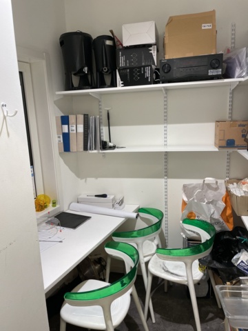 1085907-2 Everything in the room - Various electronics, tables, chairs and more