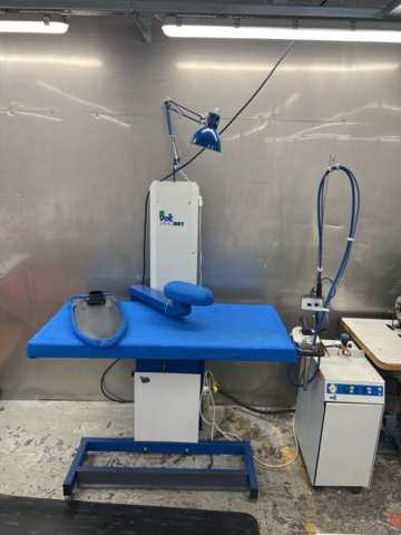 1052596-1 Ironing board with iron Veit VarioSet