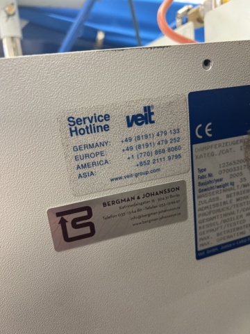 1052596-11 Ironing board with iron Veit VarioSet