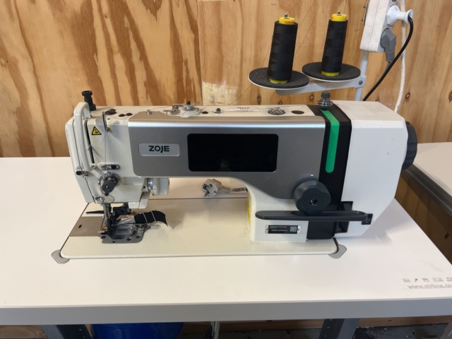 1116939-5 Sewing machine Zoje with table & pedal