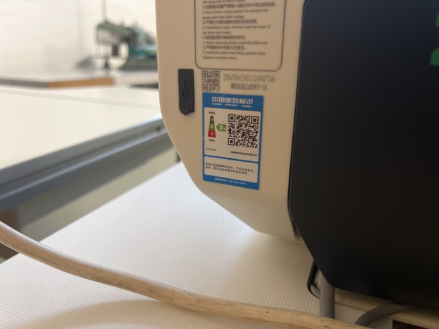 1116939-6 Sewing machine Zoje with table & pedal