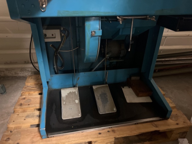 1116948-2 Sewing machine AMF with table & pedals