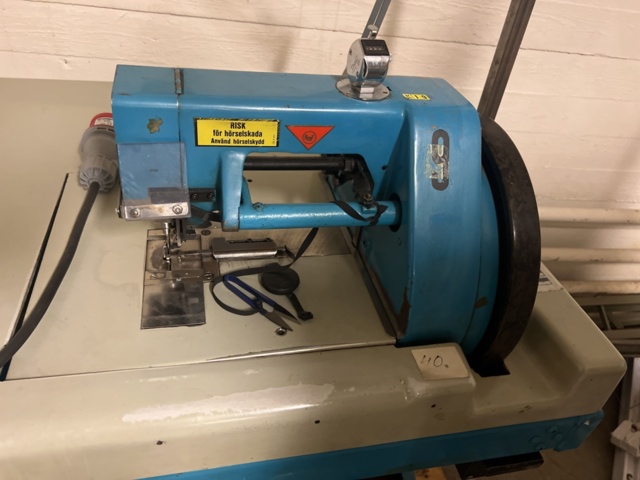 1116948-4 Sewing machine AMF with table & pedals