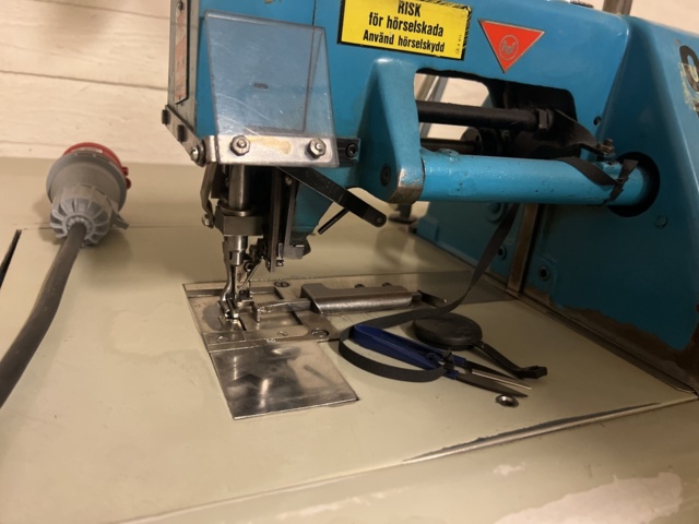 1116948-6 Sewing machine AMF with table & pedals