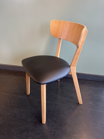 1057512-4 Dining room table & 8x chairs