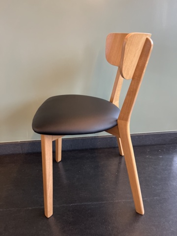 1057512-5 Dining room table & 8x chairs