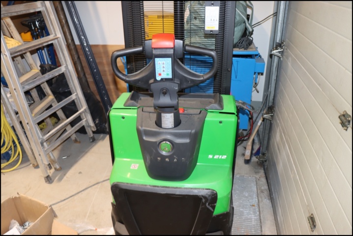 1034052-3 Stacker Cesab S212 (-20)