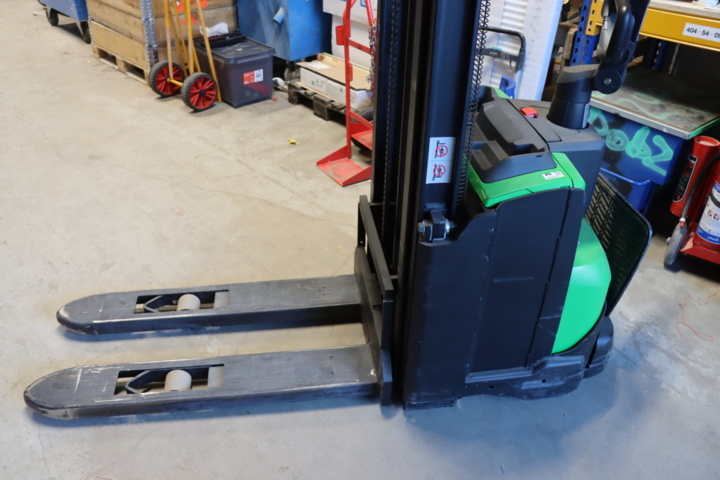 1034052-2 Stacker Cesab S212 (-20)