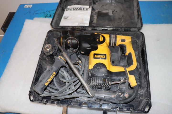 1034201-4 Hammer drill Dewalt D25324
