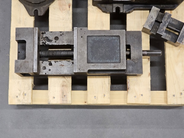 1099316-5 5 machine vises in different sizes