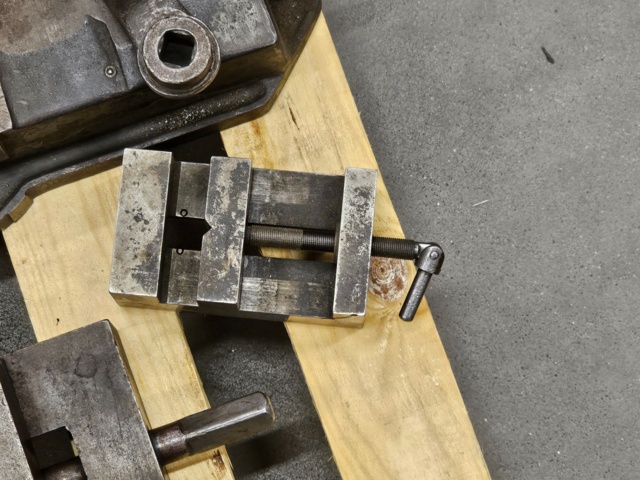 1099316-6 5 machine vises in different sizes