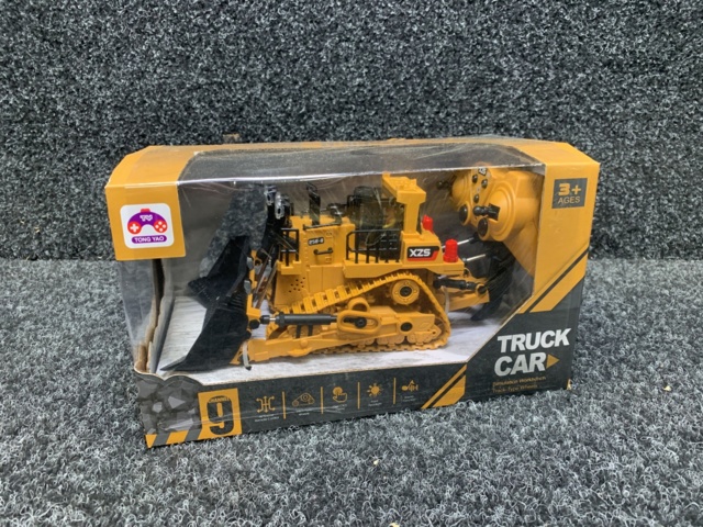 1125417-3 2 bulldozers - radio controlled