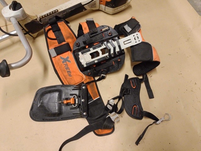 887851-3 Clearing saw Stihl FC460C year m. -23 incl Stihl Xtreem harness