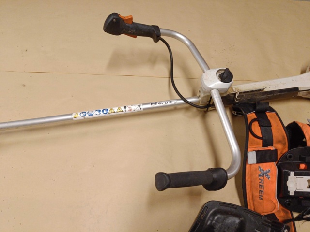 887851-5 Clearing saw Stihl FC460C year m. -23 incl Stihl Xtreem harness