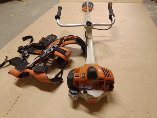 887851-7 Clearing saw Stihl FC460C year m. -23 incl Stihl Xtreem harness