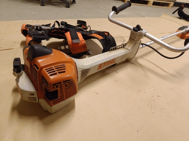 887851-9 Clearing saw Stihl FC460C year m. -23 incl Stihl Xtreem harness