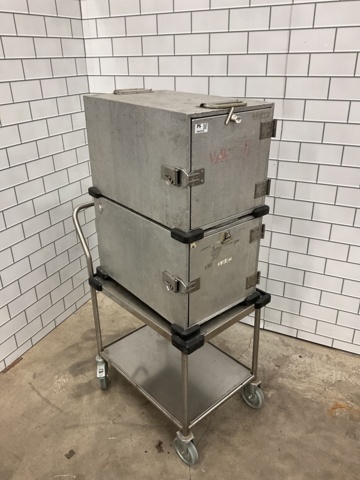 1062020-1 2 st. värmeskåp/Cateringboxar på vagn SDX