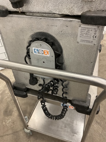 1062020-4 2 st. värmeskåp/Cateringboxar på vagn SDX