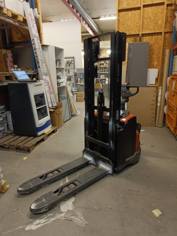 1000132-1 Track stacker BT Staxio -2013