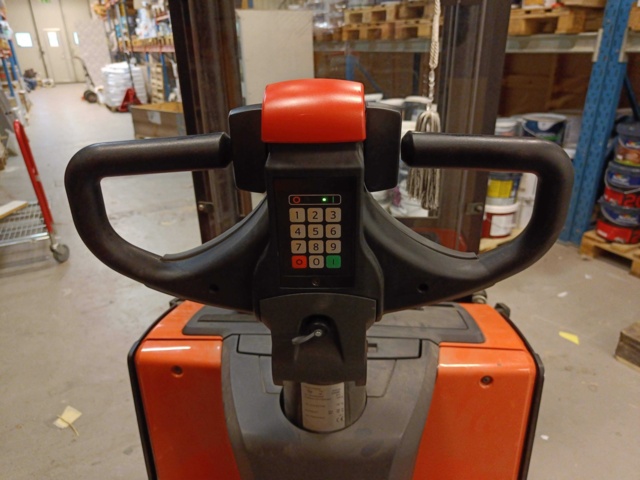 1000132-17 Track stacker BT Staxio -2013